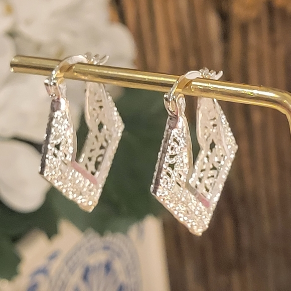 Silver Filigree Geometric shaped earrings. New - Picture 3 of 4
